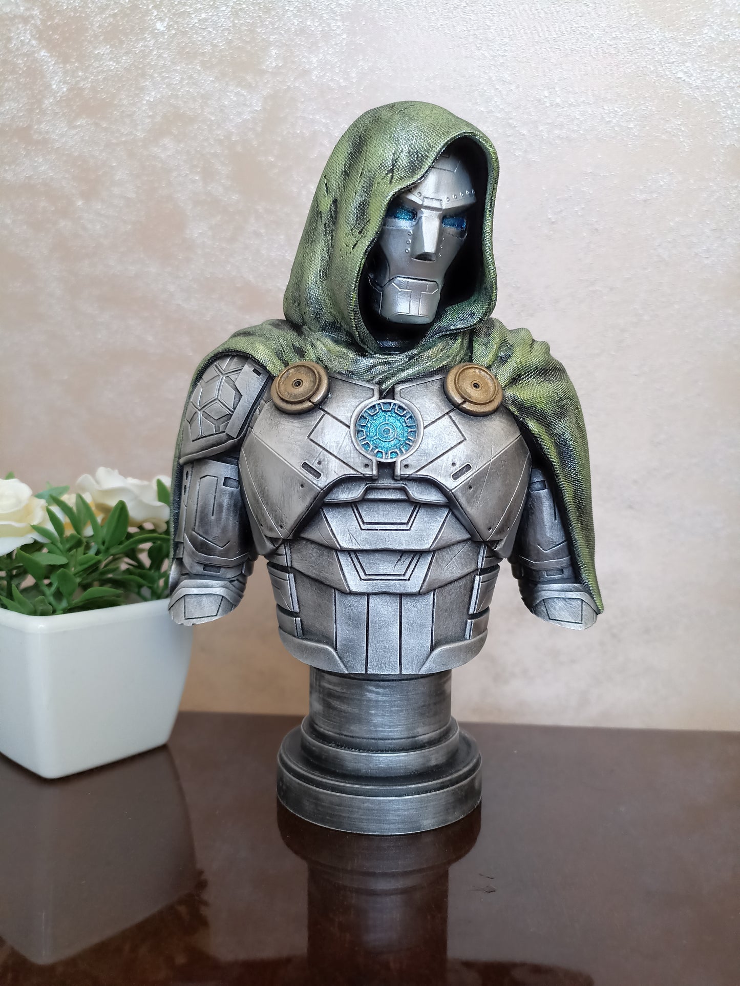 Dr. Doom Bust, Iron Doom Figure