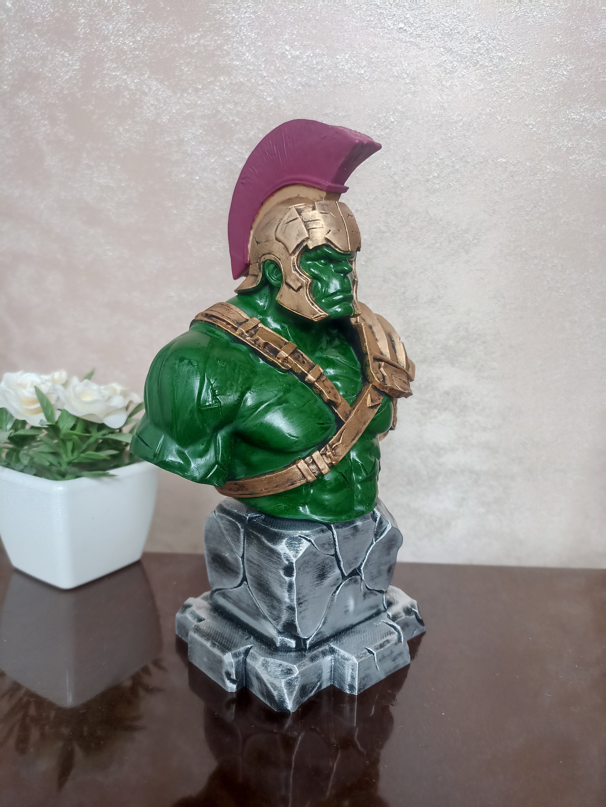 Planet Hulk bust side view