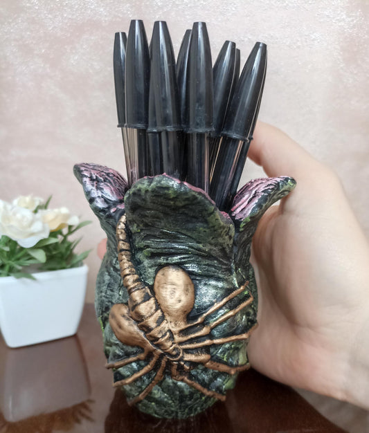 Alien Facehugger egg pen holder 3D printed, Xenomorph fan art desk organizer gift