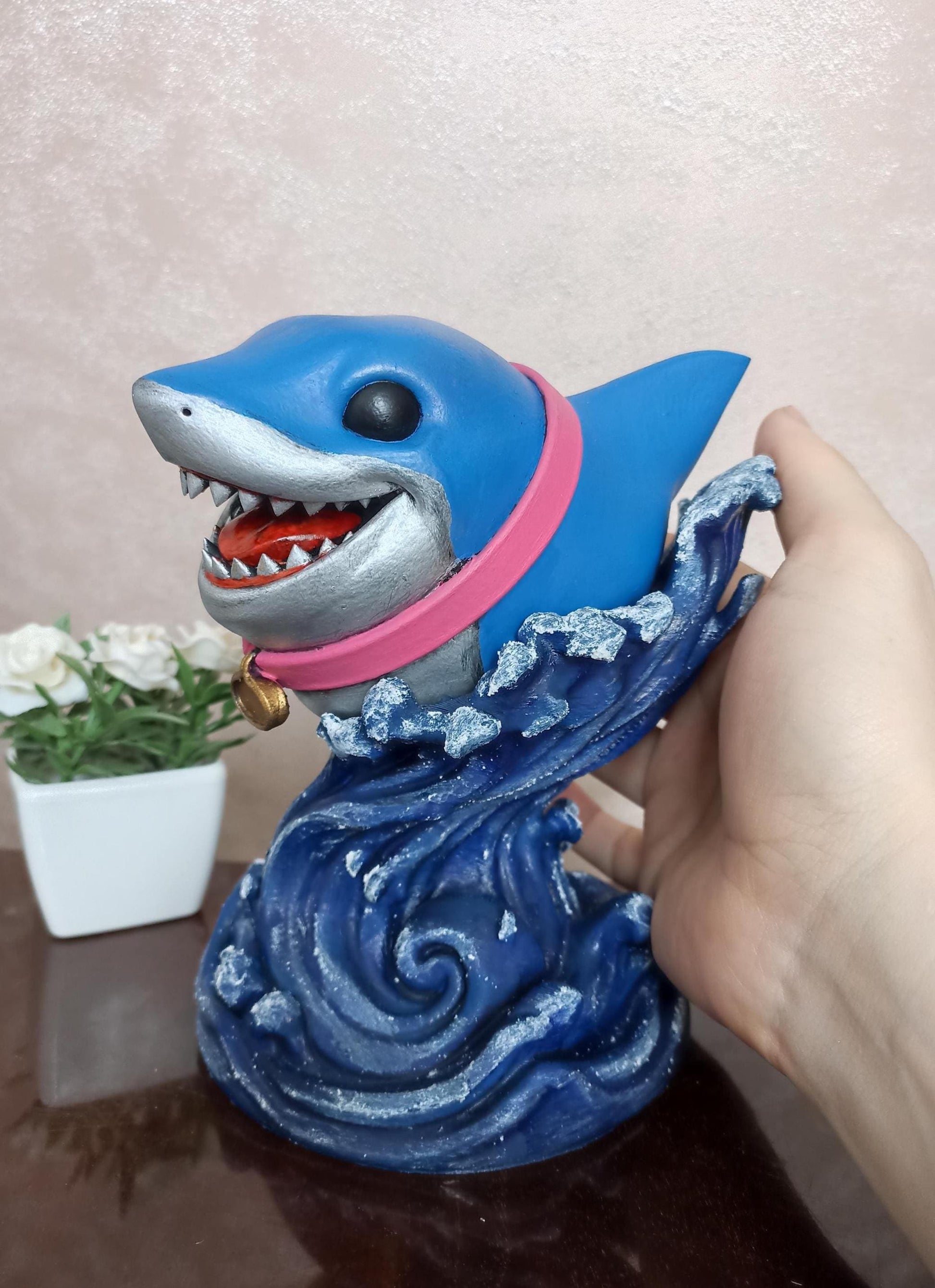 Jeff the Shark figure side view