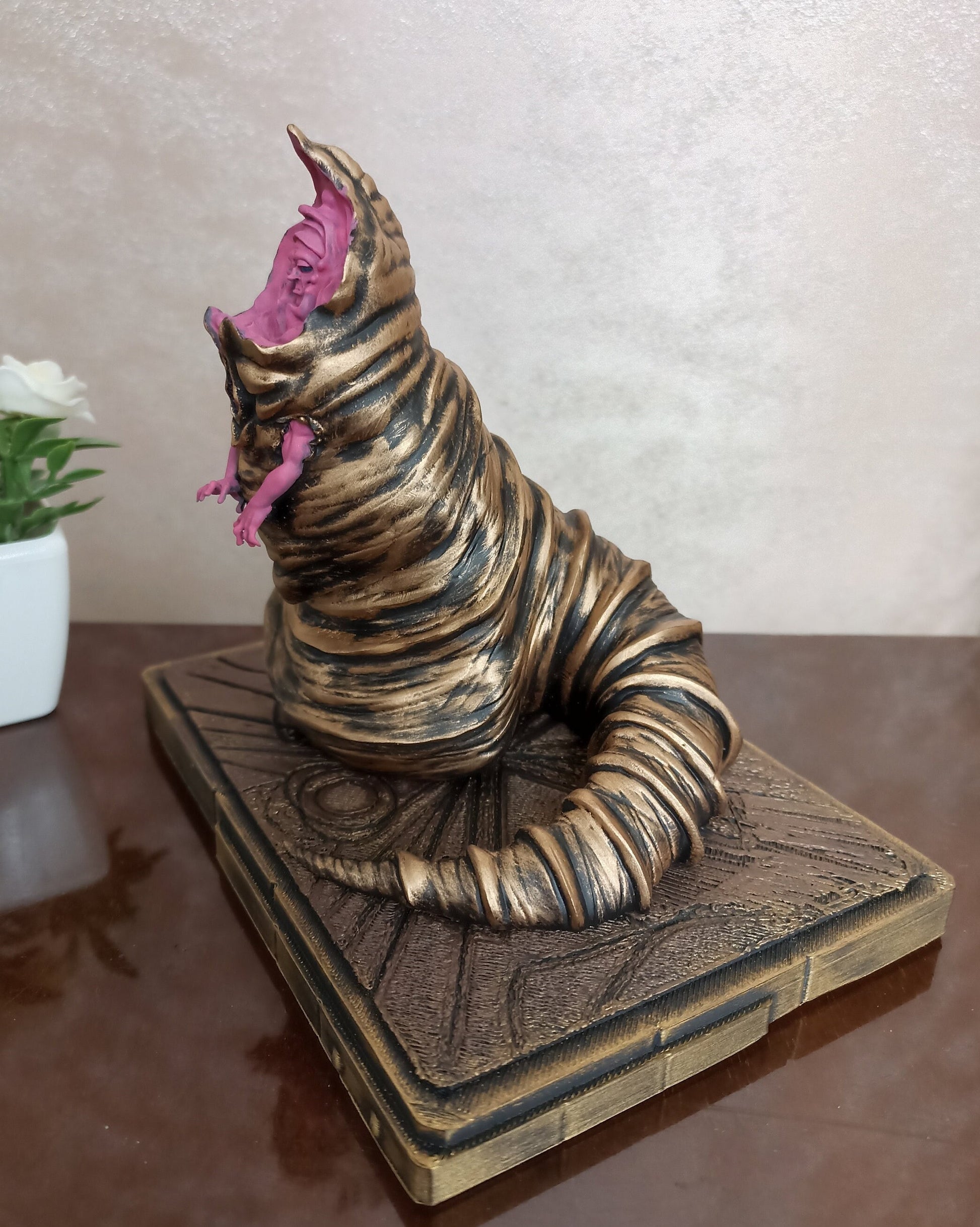 God Emperor of Dune Figure, Dune Sandworm Diorama