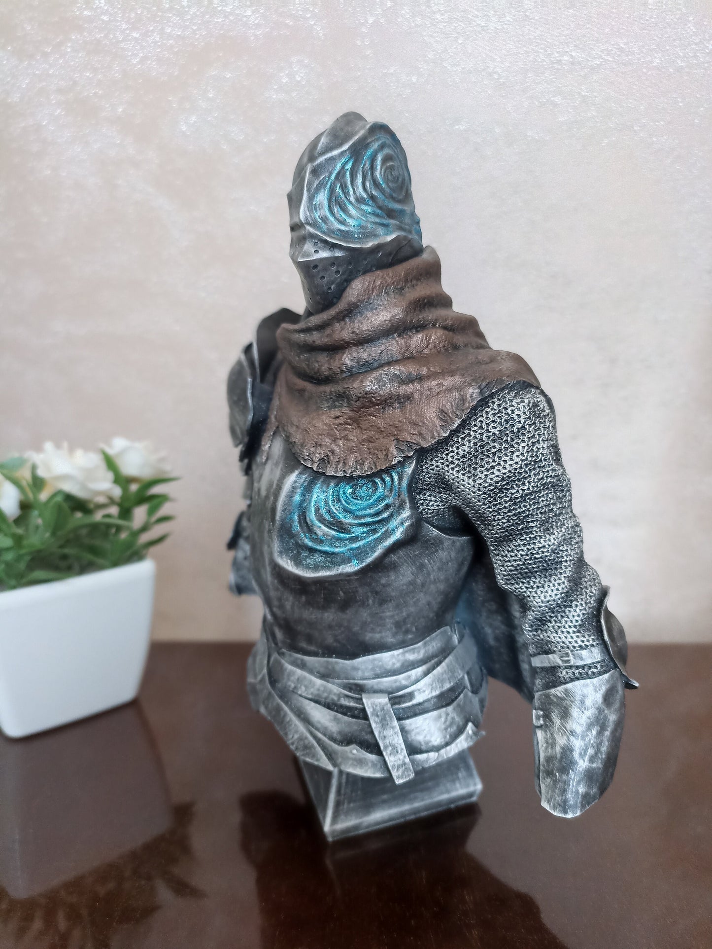 Vyke resin figure display, Elden Ring fan art collector desk decoration