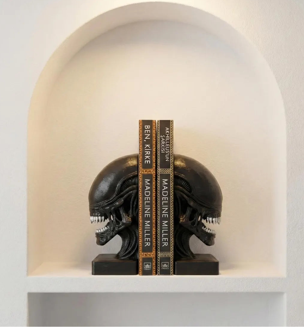 Alien Xenomorph Bookend: Sci-Fi Horror Decor
