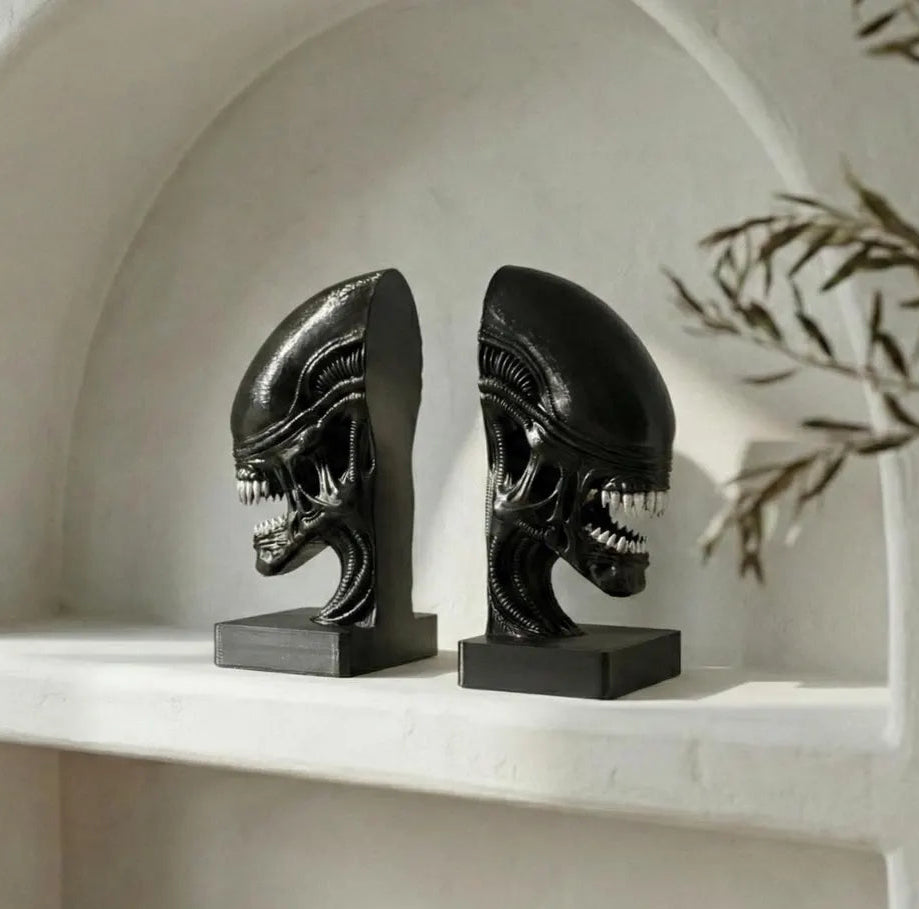 Alien Xenomorph Bookend: Sci-Fi Horror Decor